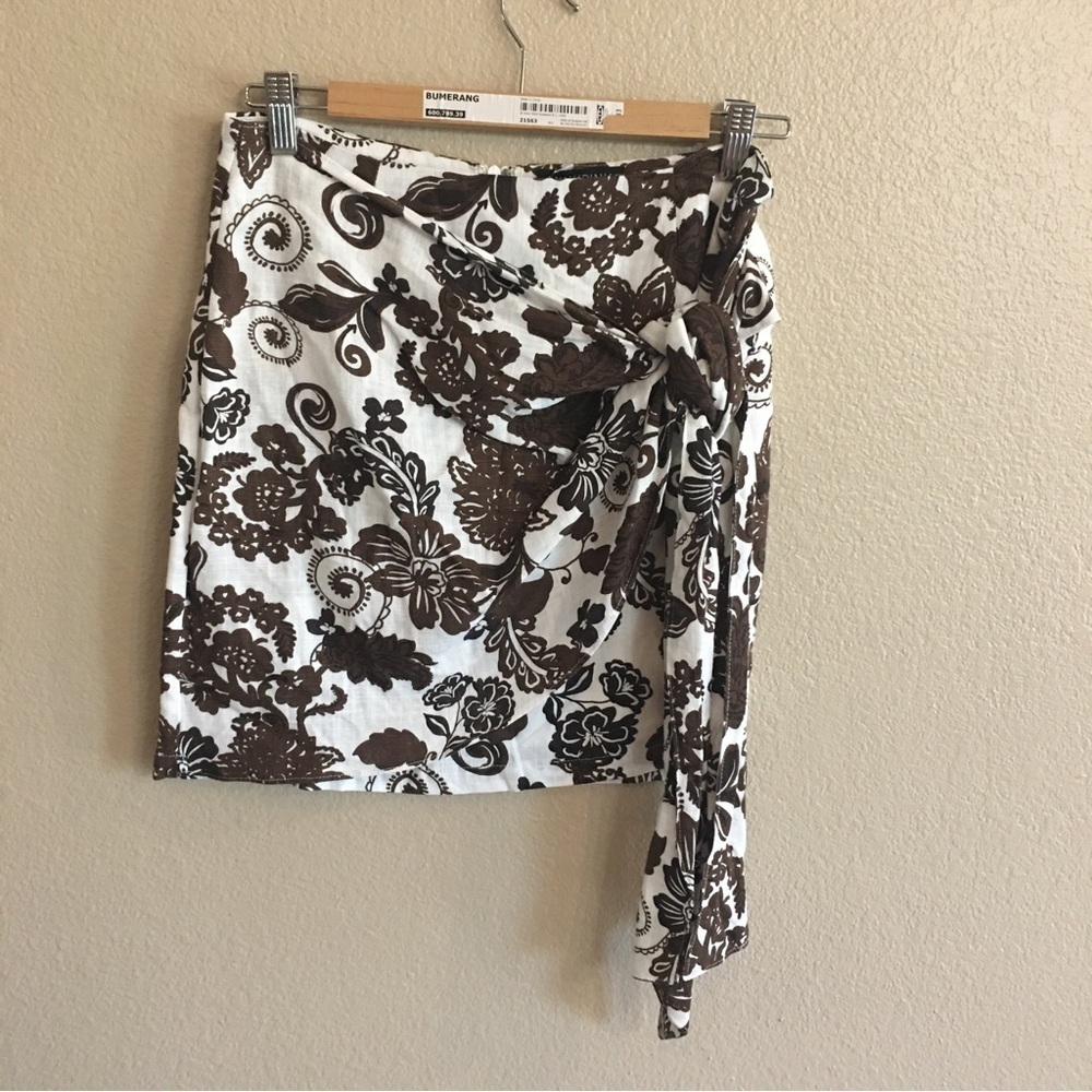 Mink Pink Floral Wrap Tie Mini Skirt Chocolate Sz Medium